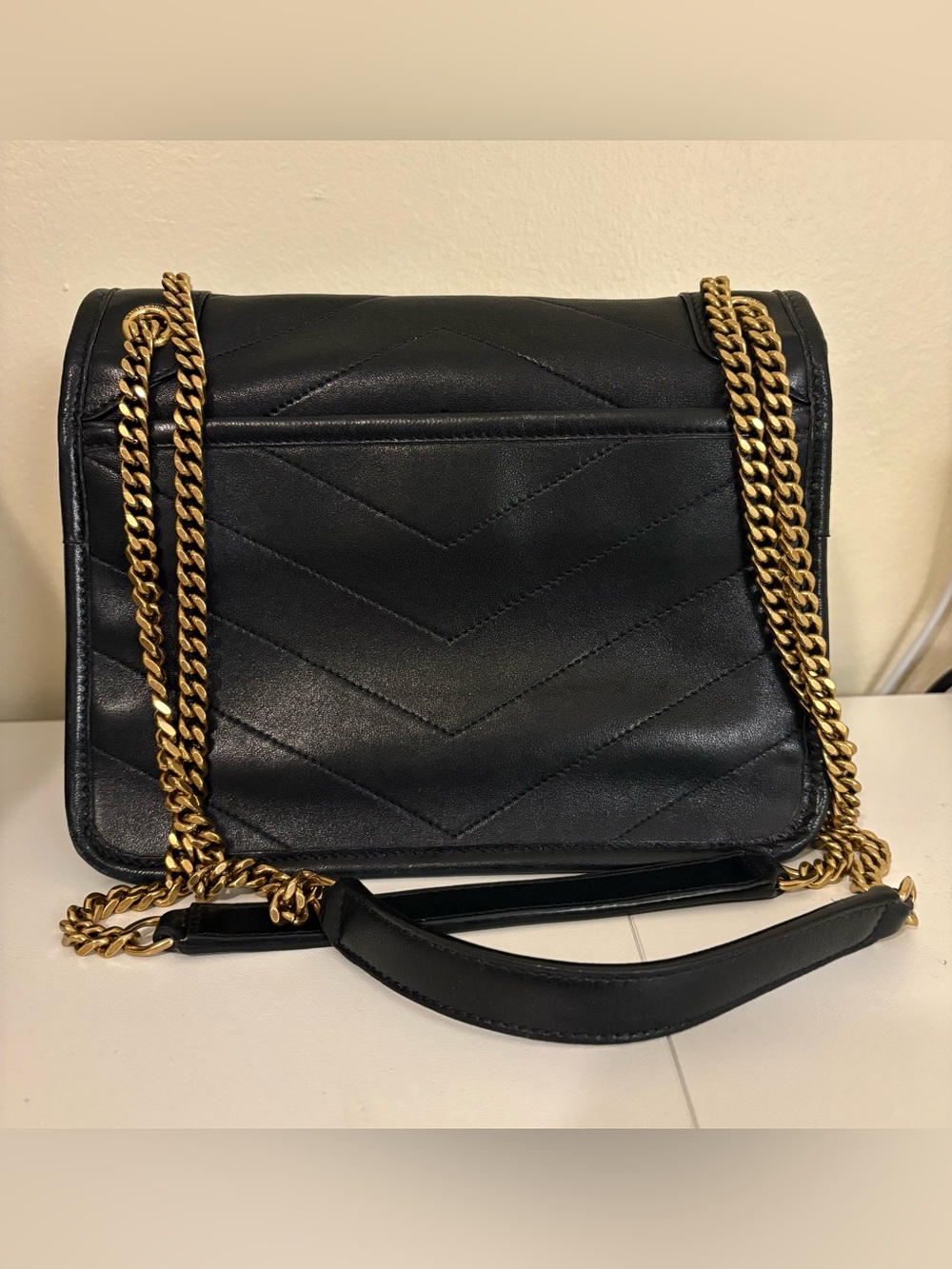SAINT LAURENT NIKI BABY Black Leather Quilted Shoulder Bag with Gold Chain - Picture 2 of 13